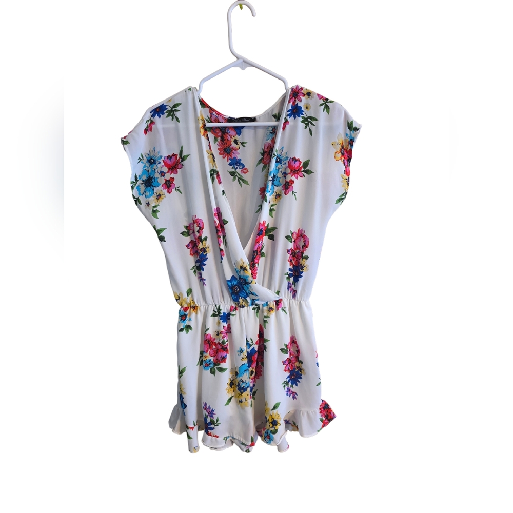 Honey Punch Floral V-Neck Romper with Ruffle Hem - White/floral - Size Small